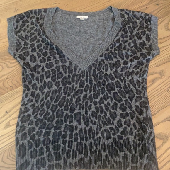 Cache lightweight deep v-neck animal print sweater, size Medium. - Picture 2 of 4